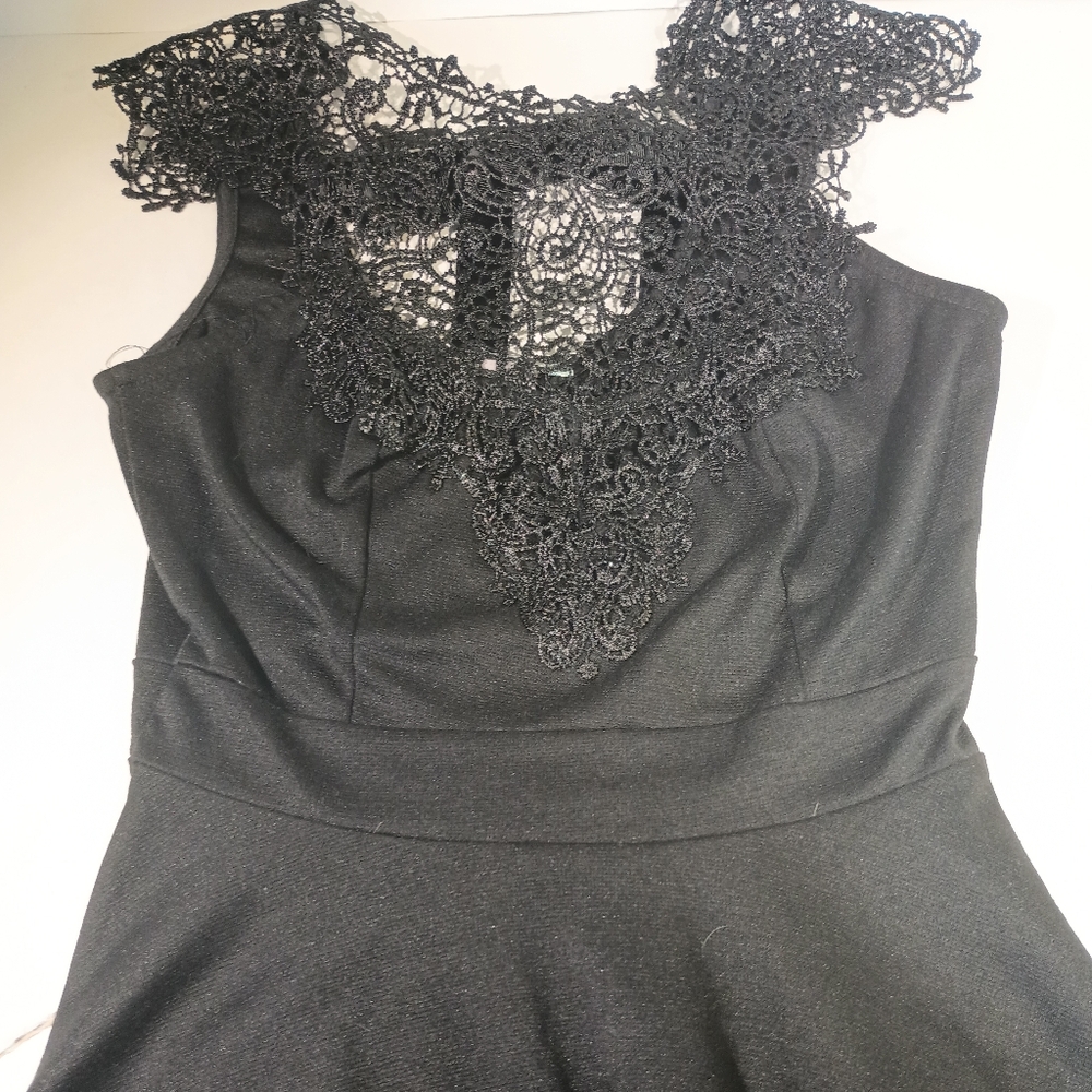 Julie's Closet Sleeveless Mini With Crochet Top Open Back Bow Pleated Skirt XS